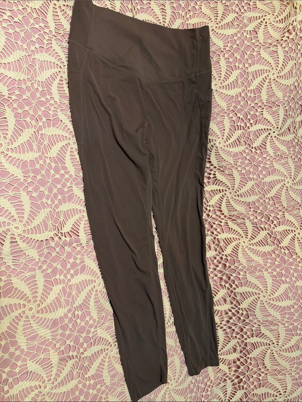 HALARA High-Rise Leggings in Dark Brown